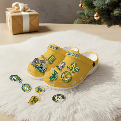 OAK Yellow Clogs 2026 - Charms Gift Set